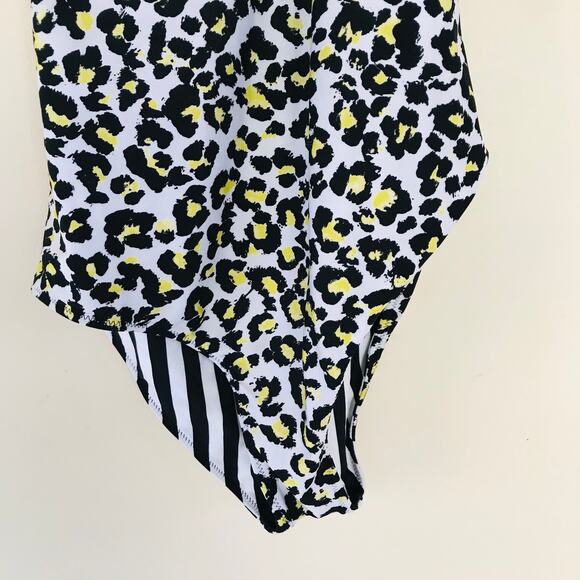 New Volcom Seeing Spots Reversible One-Piece Swimsuit Leopard Striped Size S - Picture 8 of 11